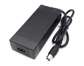 Адаптер питания для электросамокатов для Li-Ion батарей (14.60V 5.0A RCA) Адаптер питания для электросамокатов для Li-Ion батарей (14.60V 5.0A RCA)