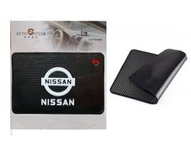 Коврик на панель с маркой авто Nissan (20х13 см) Коврик на панель с маркой авто Nissan (20х13 см)