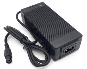 Адаптер питания для электросамокатов для Li-Ion батарей (12.60V 3.0A Balance) Адаптер питания для электросамокатов для Li-Ion батарей (12.60V 3.0A Balance)