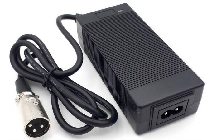 Адаптер питания для электросамокатов для Li-Ion батарей (12.60V 3.0A Cannon) Адаптер питания для электросамокатов для Li-Ion батарей (12.60V 3.0A Cannon)